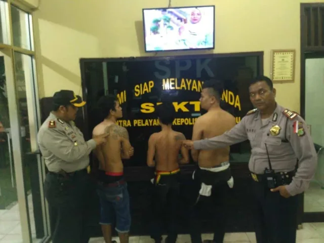 Malam Minggu, Polsek Karawaci Gelar Operasi dan Mengamankan Pemuda Bertato