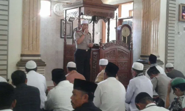 Kapolsek Batuceper Hidupkan Mimbar Kamtibmas Sebelum Shalat Jumat