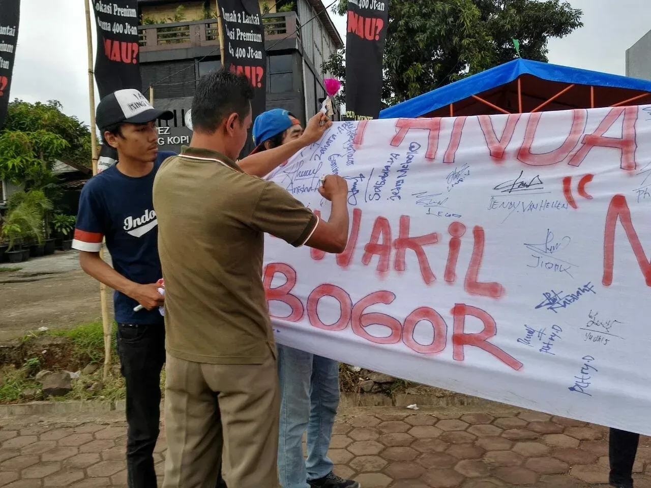 Posraya Indonesia Kabupaten Bogor Gelar Aksi Tanda Tangan dan Sebar Bunga Dukung Nungki-Syahjohan