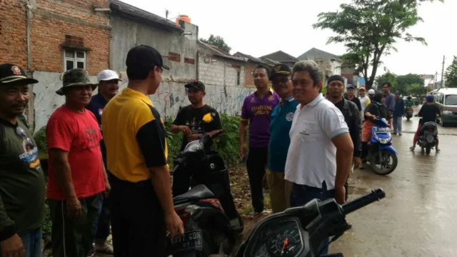 Kelurahan Bonang Galakan Kerja Bakti Tanam Pohon di Pinggir Kali Sabi