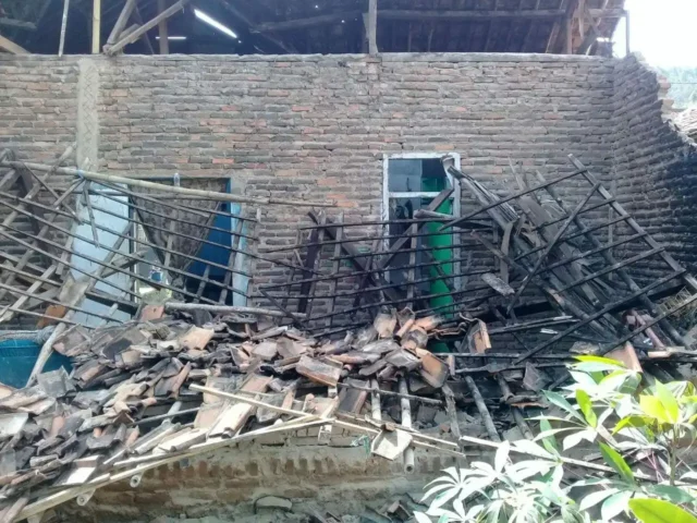 Dua Rumah di Kabupaten Serang Ambruk Terdampak Gempa