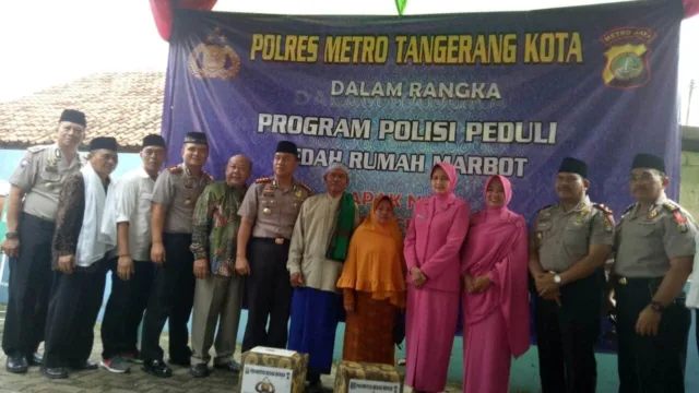 Kapolsek Karawaci Laksanakan Program Bedah Rumah Marbot Masjid