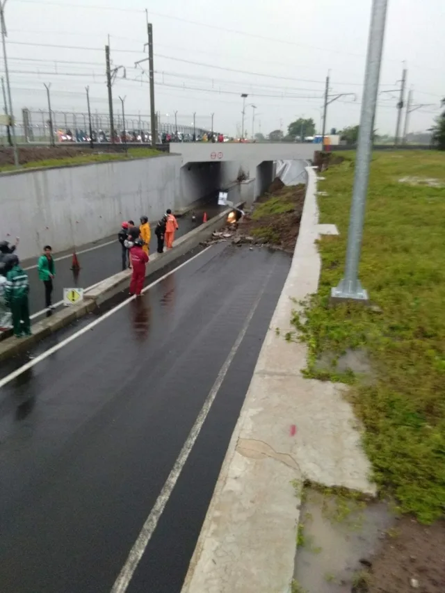 Jalur Kereta Bandara Masih Terganggu Akibat Longsor