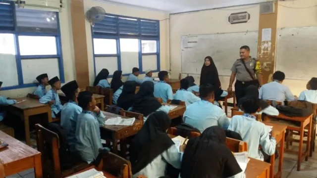 Antisipasi Perkelahian Pelajar, Polsek Jatiuwung Gencar Sambangi Siswa di Sekolah