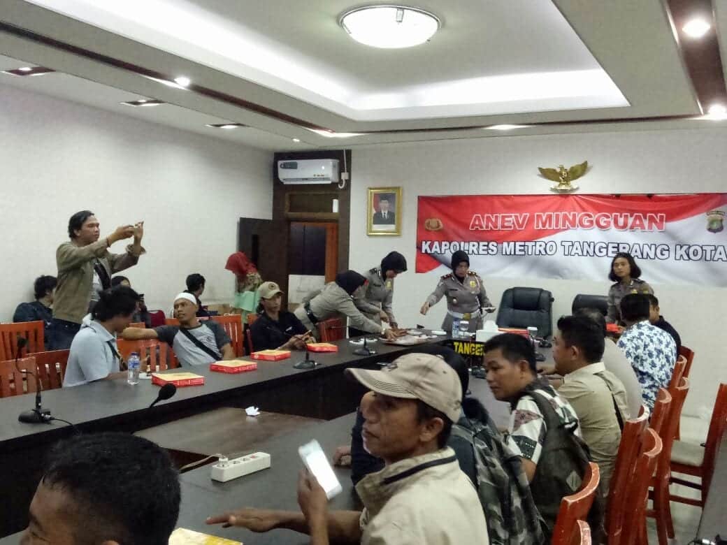 Kapolres Metro Tangerang Kota Berikan Kejutan di Hari Pers Nasional kepada Wartawan