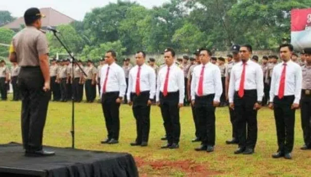 Kapolres Tangerang Selatan Beri Penghargaan 16 Personel Jajarannya