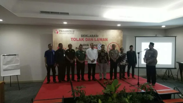 Panwaslu Tangerang Deklarasikan Anti Politik Uang dan Sara