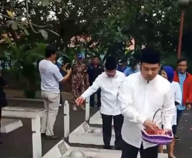 Jelang HUT Kota Tangerang Ke-25 Arief Lakukan Ziarah ke TMP Taruna Perayaan