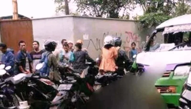 Sopir Angkot Tabrak Pengendara Motor di Curug