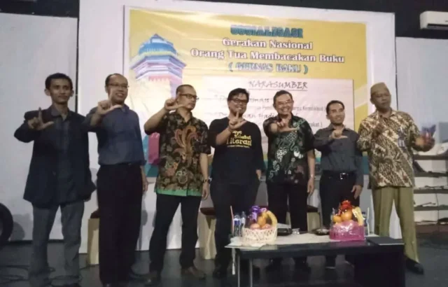 Sosialisasi Gernas Baku di Rumah Dunia Dihadiri Pegiat Literasi Banten