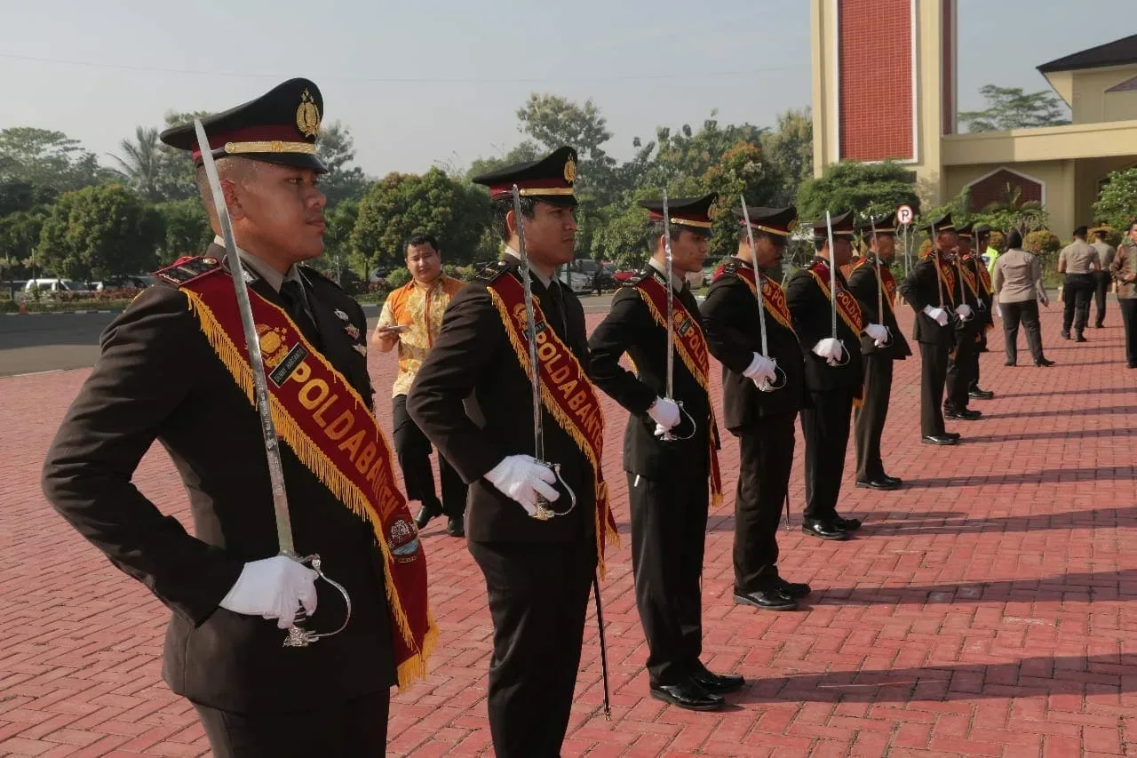 Lepas Purna Bakti Polri di Polda Banten Dihiasi Tradisi Pedang Pora