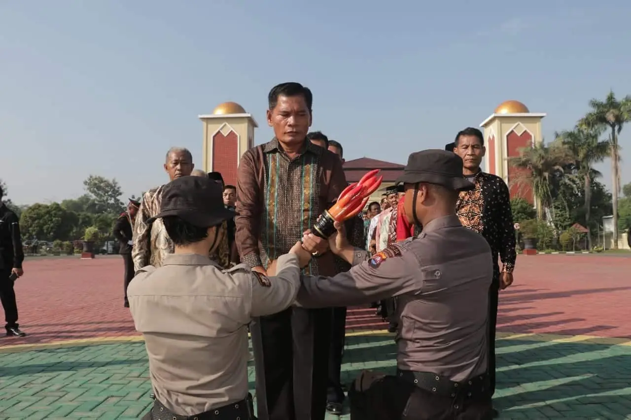 Lepas Purna Bakti Polri di Polda Banten Dihiasi Tradisi Pedang Pora