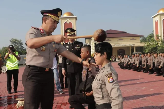 Lepas Purna Bakti Polri di Polda Banten Dihiasi Tradisi Pedang Pora