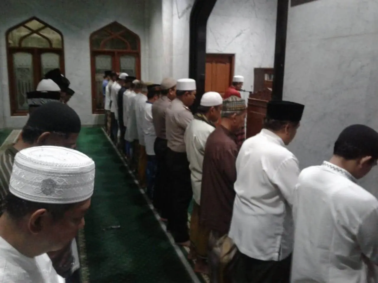 Kapolsek Jatiuwung Sampaikan Pesan Kamtibmas Bersamaan dengan Shalat Shubuh Berjamaah