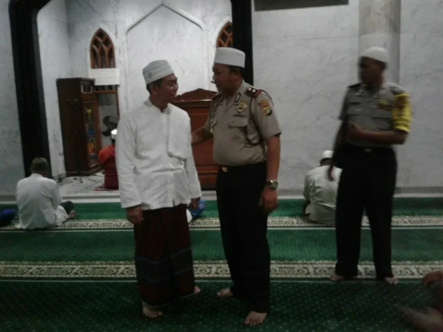 Kapolsek Jatiuwung Sampaikan Pesan Kamtibmas Bersamaan dengan Shalat Shubuh Berjamaah