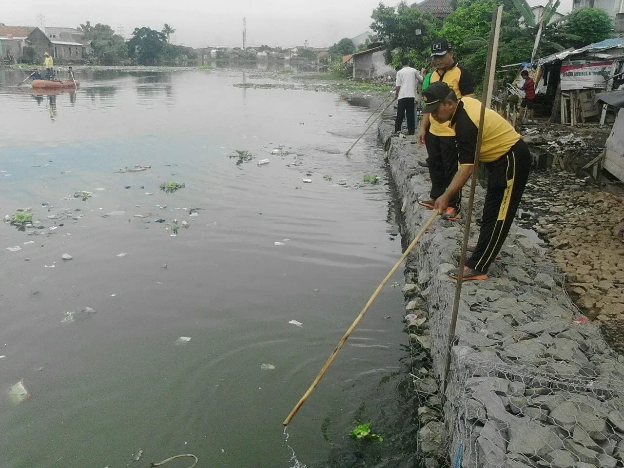 Memperingati Hari Air Sedunia, Tiga Pilar Batuceper Lakukan Kerja Bakti Membersihkan Situ Batusari