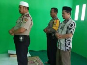 Kapolsek Karawaci Sholat Dzuhur Berjamaah Bersama Warga