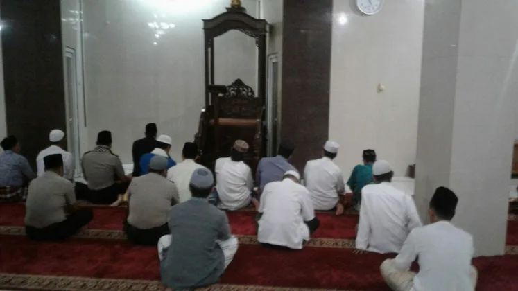 Sholat Subuh Berjamaah, Kapolsek Batu Ceper Ajak Masyarakat Jaga Kondusivitas Jelang Pilkada Walikota dan Wakil Walikota Tangerang 2018