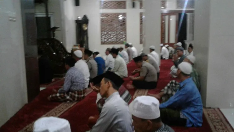 Sholat Subuh Berjamaah, Kapolsek Batu Ceper Ajak Masyarakat Jaga Kondusivitas Jelang Pilkada Walikota dan Wakil Walikota Tangerang 2018