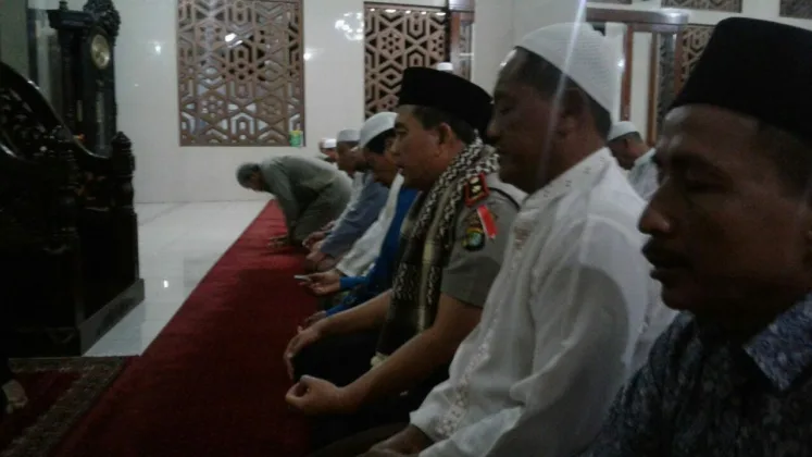 Sholat Subuh Berjamaah, Kapolsek Batu Ceper Ajak Masyarakat Jaga Kondusivitas Jelang Pilkada Walikota dan Wakil Walikota Tangerang 2018