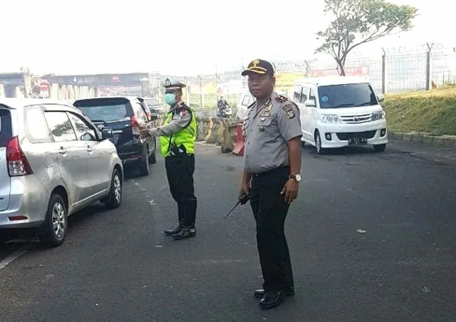 Berikan Layanan Prima Kepolisian Senin Pagi, Polsek Neglasari Atur Lalulintas di 6 Titik Rawan Kemacetan