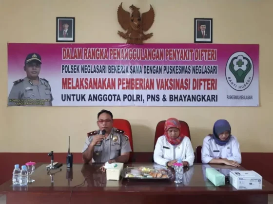 Polsek Neglasari Gandeng Puskesmas Gelar Vaksinisasi Difteri