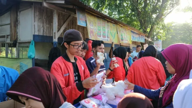 ILUSIF-USNI dan LPM Kecamatan Pinang Gelar Bazar Amal