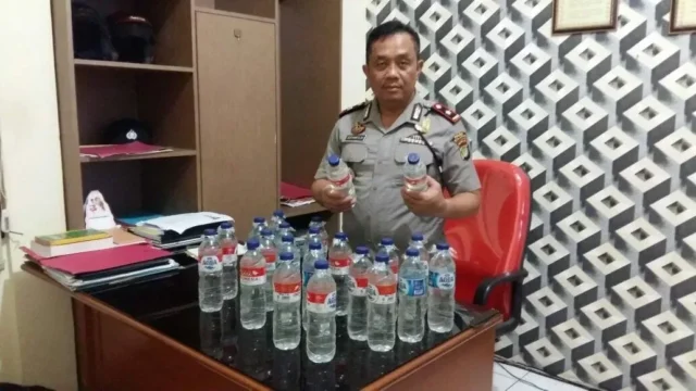 Polsek Ciledug Lakukan Razia Miras di Sekitar Pasar dan Terminal Lembang