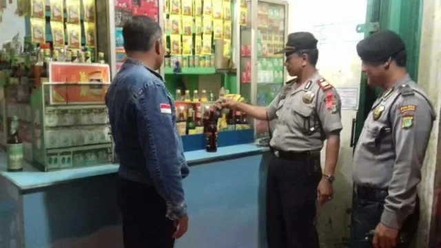 Polsek Batu Ceper Beri Sangsi Pedagang yang Bandel Jual Minuman Keras