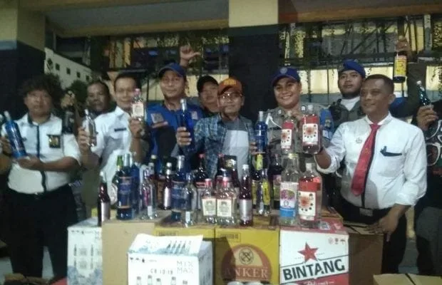 Ribuan Botol Miras Terjaring Satpol PP Kota Tangerang