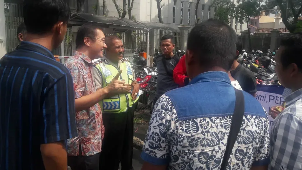 Warga Pinangsia Lippo Unjuk Rasa Tolak Parkir Berbayar