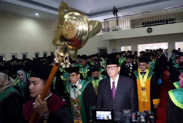 Hadiri Acara Wisuda Sarjana UIN SMHB, Gubernur Banten Ajak Masyarakat Jaga Persatuan