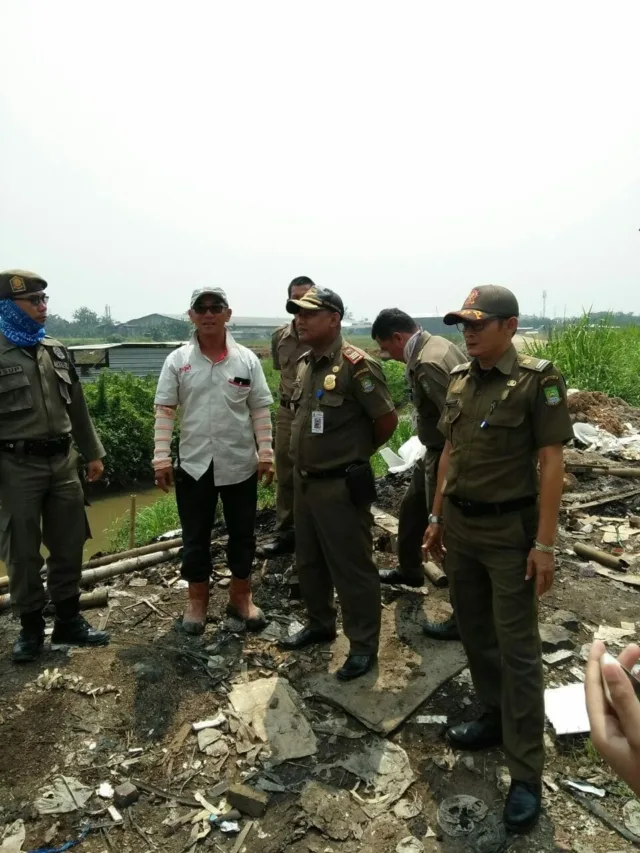 Disegel Satpol PP, Pelaksana Proyek Penurapan Sungai di PT Arjuna Membangkang