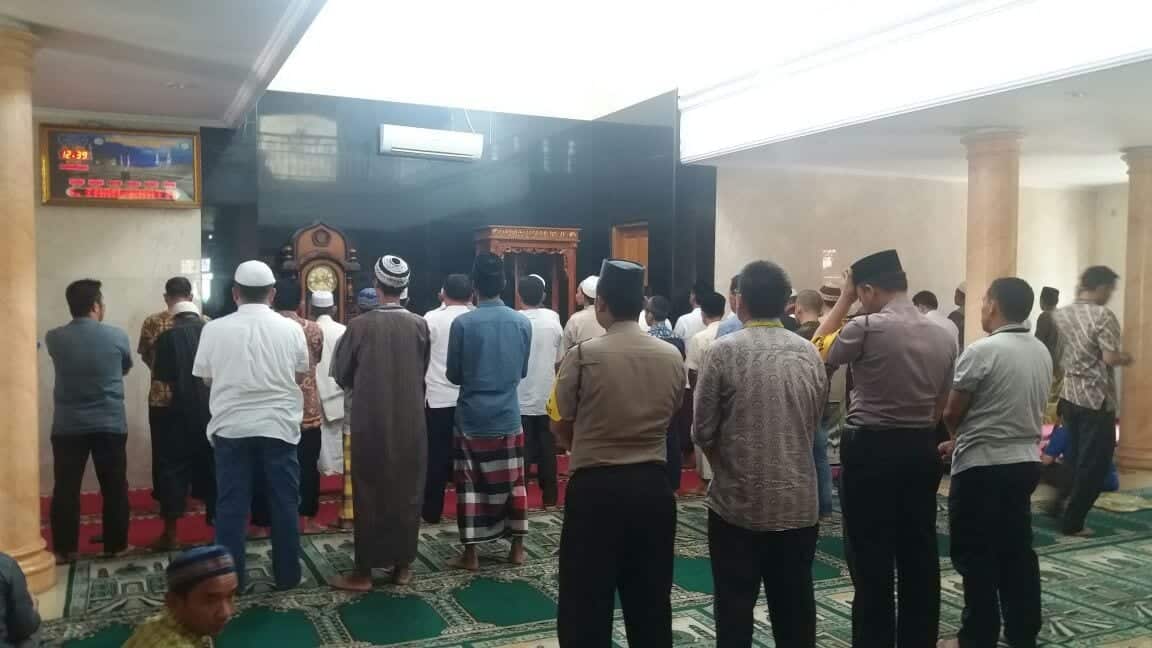 Kapolsek Jatiuwung Gelar Shalat Ghaib Bersma Masyarakat Di Masjid Al Barokah