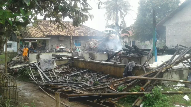 Rumah Milik Keluarga Tidak Mampu Hangus Dilalap Si Jago Merah