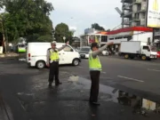 Ramadhan : Anggota Unit Lantas dan Anggota Unit Sabhara Berikan Pelayanan Pada Masyarakat