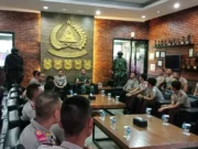 Kapolsek Jatiuwung Dampingi Taruna Akpol Latihan Kerja di Markas TNI Batalion Infantri 203