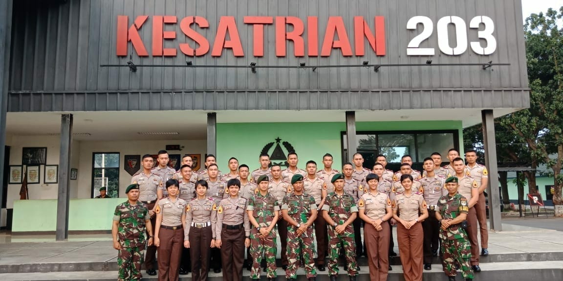 Kapolsek Jatiuwung Dampingi Taruna Akpol Latihan Kerja di Markas TNI Batalion Infantri 203