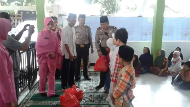 Kapolsek Batu Ceper Berbagi Kebahagiaan Bersama Yatim dan Dhuafa