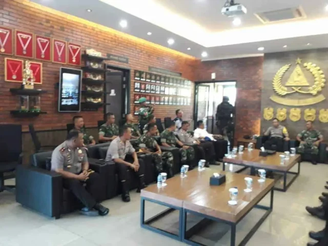 Safari Ramadhan Sambut Idul Fitri, Kapolrestro Tangerang Kota Kunjungi Markas TNI