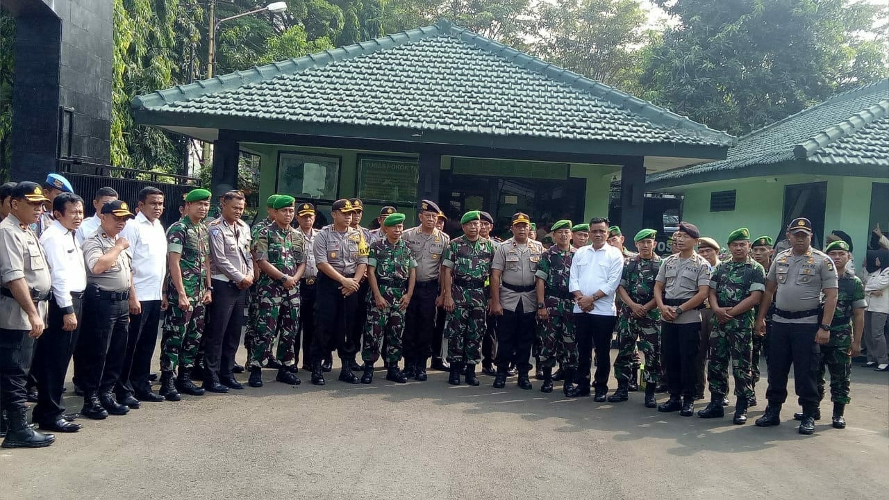 Kapolsek Neglasari Dampingi Kapolrestro Tangerang Kota Kunjungi Mako 203/AK