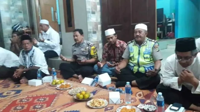 Jalin Silaturahmi, Kapolsubsektor Palem Semi Hadiri Undangan Walimatus Safar