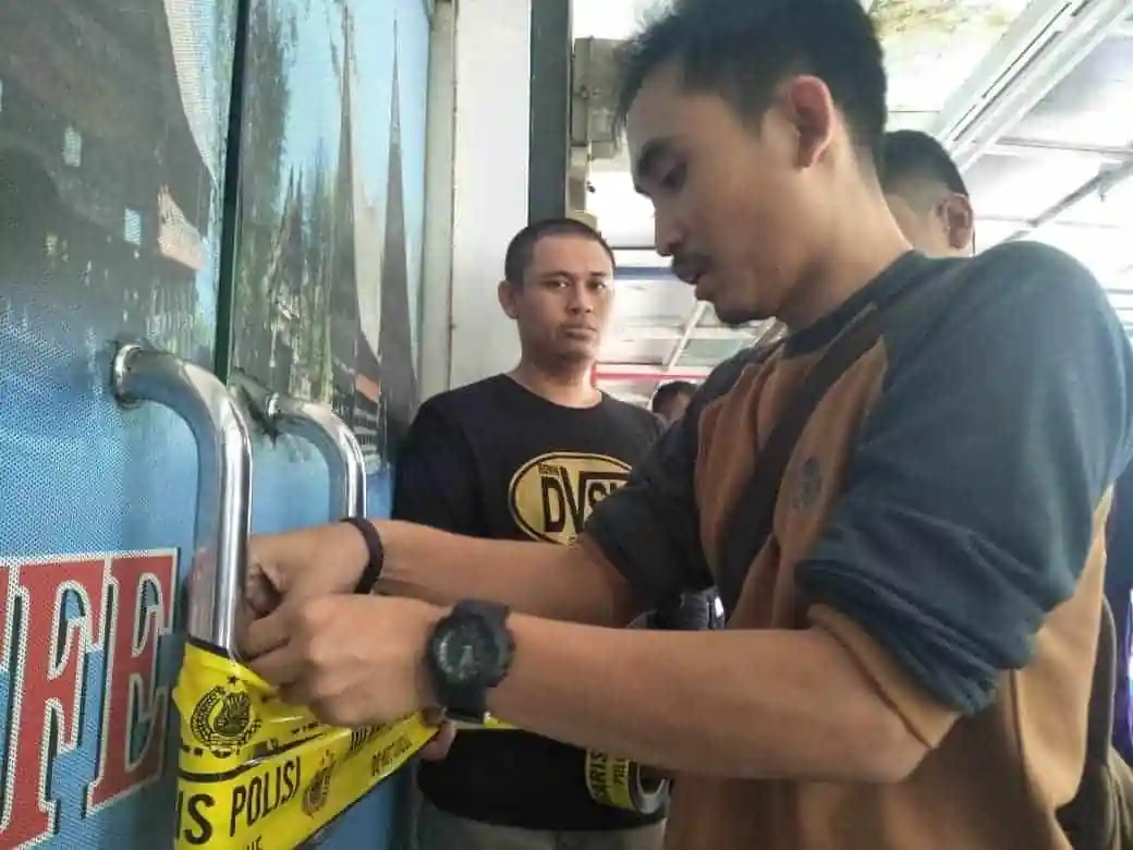 Kapolresta Tangerang Pimpin Penyegelan Toba Cafe di Panongan