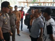 Kapolresta Tangerang Pimpin Penyegelan Toba Cafe di Panongan