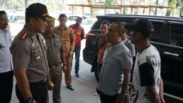 Kapolresta Tangerang Pimpin Penyegelan Toba Cafe di Panongan