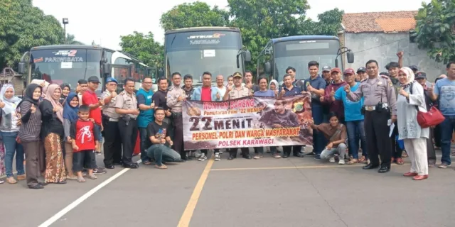 Ajak Keluarga dan Saudara, Jajaran Polsek Karawaci Bersama Warga Gelar Nobar Film 22 Menit.di Bioskop XXI Mall Lippo Karawaci