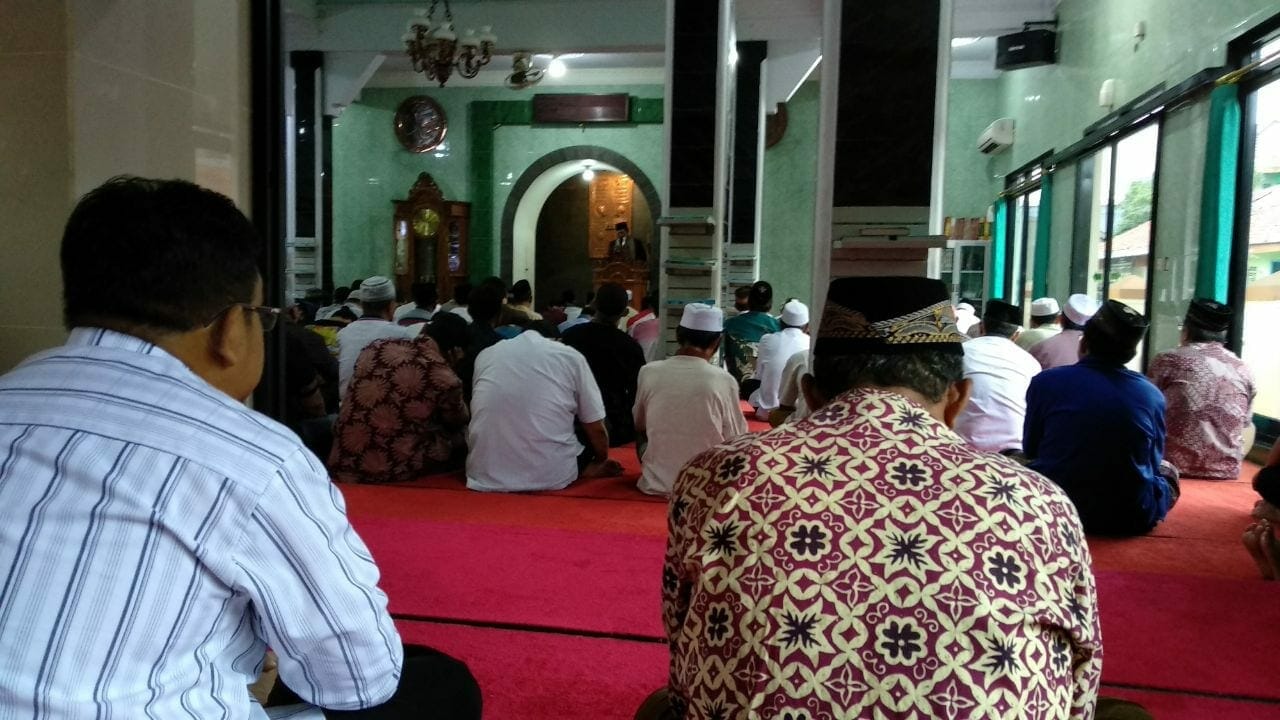 Sholat Jumat Berjamaah, Kapolsek Karawaci Sampaikan Pesan Kamtibmas