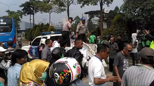 Mengaku Tak Melihat, Sopir Bus Transjakarta Tabrak Pedagang Kopi Keliling