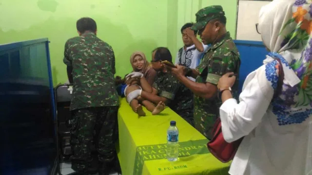 TMMD ke-102 Kodam Jaya Gelar Baksos Sunatan Masal, Puluhan Anak Menjerit