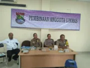 Berikan Pembinaan Anggota Linmas, Kanit Binmas Polsek Curug Iptu Ketut Darmika Sampaikan Pesan Kamtibmas